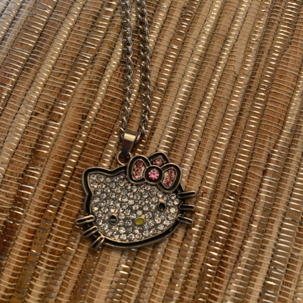 NWOT sparkling hello Kitty‎ necklace with chain